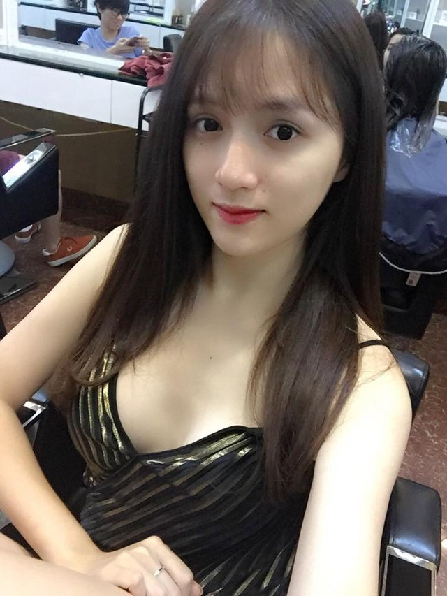 Mặt mộc của các mỹ nhân chuyển giới nổi tiếng nhất Việt Nam ảnh 4 Thời gian này, do cân nặng giảm nhiều nên đôi khi nhìn Hương Giang hơi tiều tụy, hôc hác.