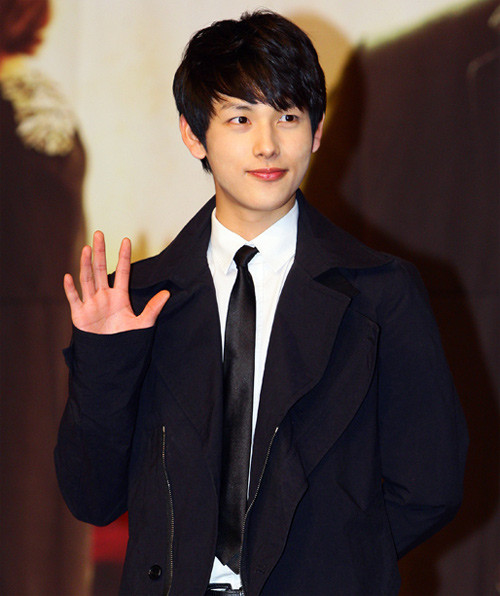 Bất ngờ trước những mỹ nam trong mộng của fan Hàn - 10