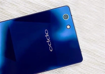 Oppo R1C mặt sapphire xanh huyền bí lên kệ