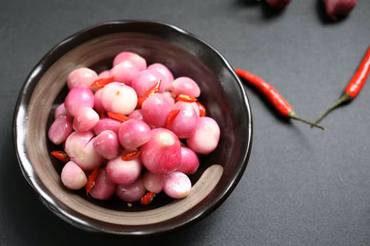 Cách muối hành củ chua ngọt để cả năm vẫn giòn tan, không nổi váng