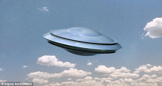 Phi công chứng kiến UFO vụt qua máy bay 