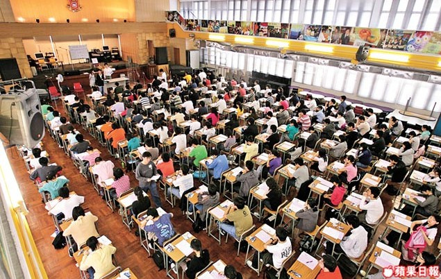 Quang cảnh phòng thi của HS Hong Kong Quang cảnh phòng thi của HS Hong Kong