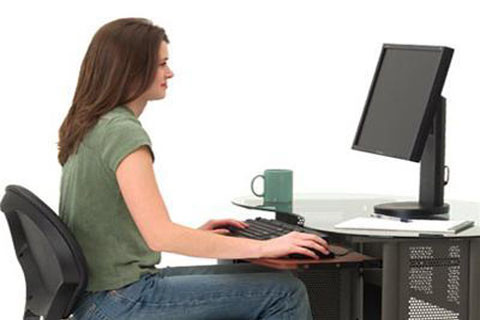 Ngồi trước máy tính đúng cách là rất quan trọng.