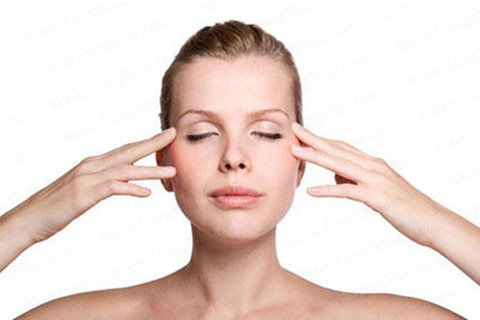 Uống đủ nước để da mềm mại, đàn hồi tốt hơn