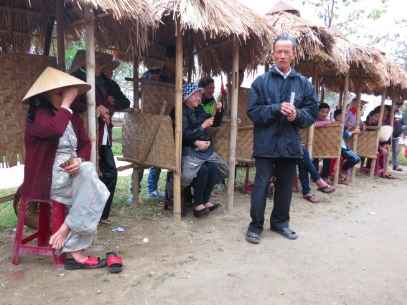 Vui hội bài chòi cầu ngói Thanh Toàn