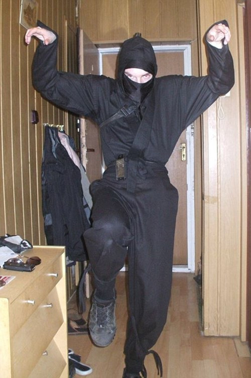 Ninja lang thang gây xôn xao dư luận Ba Lan - ảnh 4