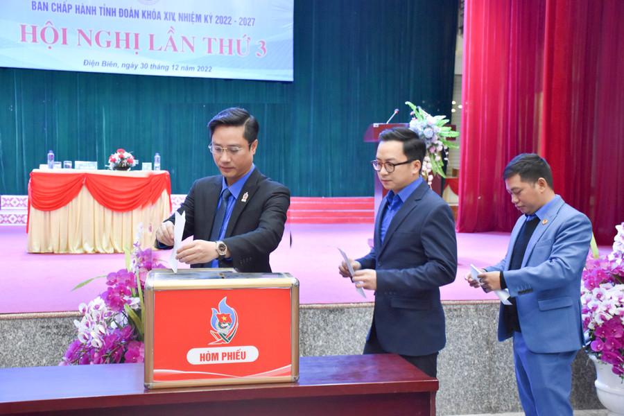 Các đại biểu bỏ phiếu bầu bổ sung Ủy viên Ủy ban Kiểm tra Tỉnh đoàn Điện Biên nhiệm kỳ 2022 – 2027. Các đại biểu bỏ phiếu bầu bổ sung Ủy viên Ủy ban Kiểm tra Tỉnh đoàn Điện Biên nhiệm kỳ 2022 – 2027.