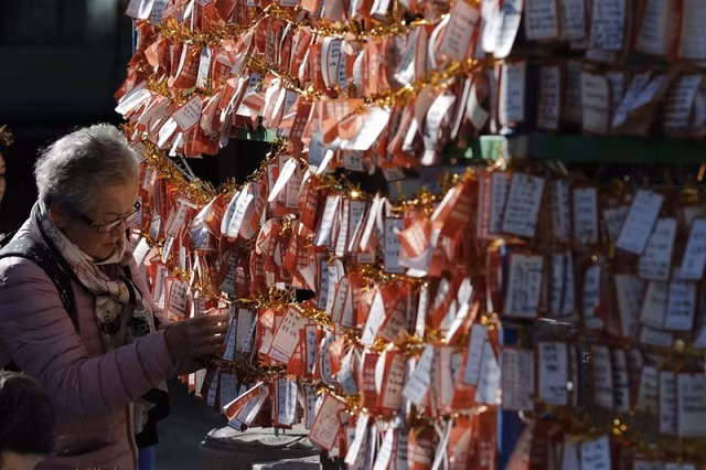 Những lời chúc thí sinh thi tốt treo bên ngoài ngôi Đền Jogye