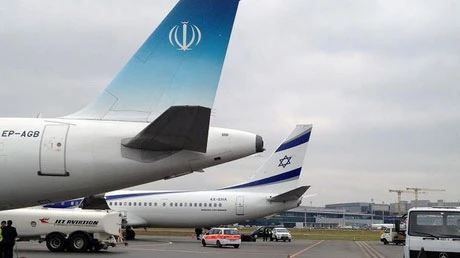 Máy bay của Tổng thống Iran Rouhani (trái) và máy bay của Thủ tướng Israel Netanyahu (phải) tại sân bay Zurich, Thụy Sĩ.