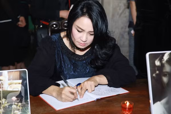 Thanh Lam, Thảo Vân xúc động trong giờ phút tiễn biệt nhạc sĩ Thanh Tùng