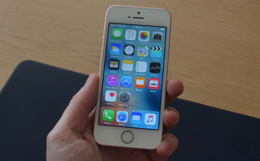 Trên tay iPhone SE, chiếc iPhone 5s cực mượt