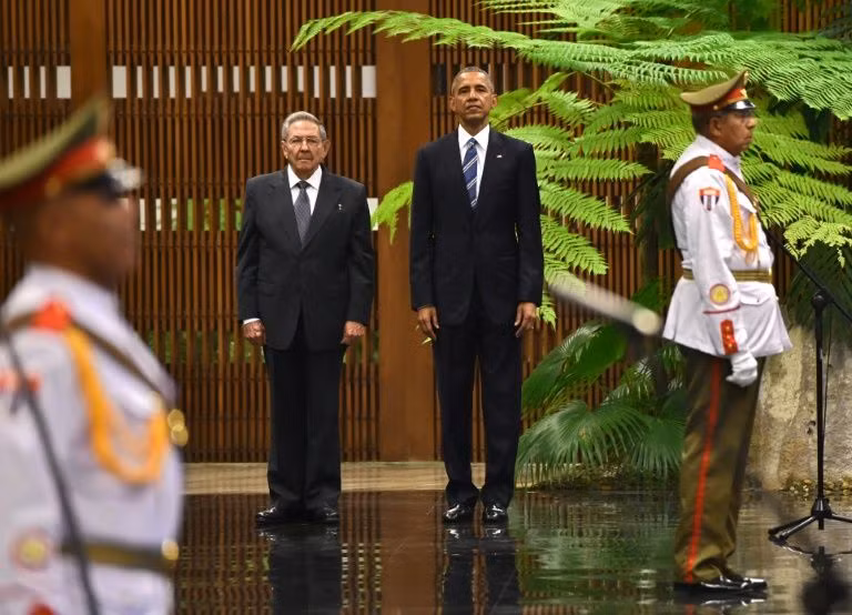 Ông Castro đón ông Obama tại Điện Cách mạng.