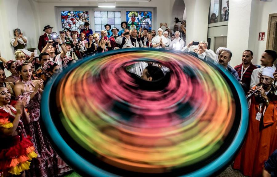 Thành viên nhóm nhảy dân gian Ai Cập trong Lễ hội Dân gian Quốc tế lần thứ 12 ở Đức