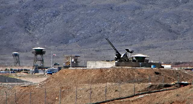 Súng phòng không bảo vệ cơ sở hạt nhân Natanz.