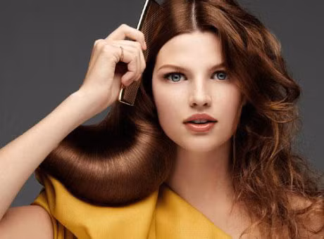 Cach giup toc mem muot khi ngoi dieu hoa nhieu - Anh 1