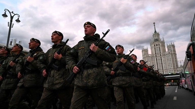 Quân nhân Nga tham dự buổi diễn tập duyệt binh Ngày Chiến thắng ở Moscow, Nga, ngày 4/5/2023. (Ảnh: AFP / Natalia Kolesnikova)