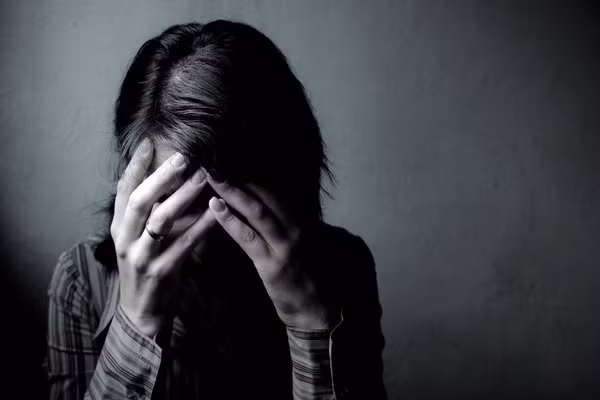 Đừng để bị trầm cảm và đánh mất tương lai vì Facebook