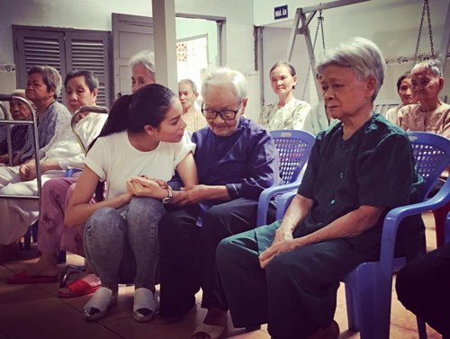 Loạt ảnh mỹ nhân Việt xinh như mộng dù bị chụp lén hình ảnh 15 loat anh my nhan viet xinh nhu mong du bi chup len hinh anh 15