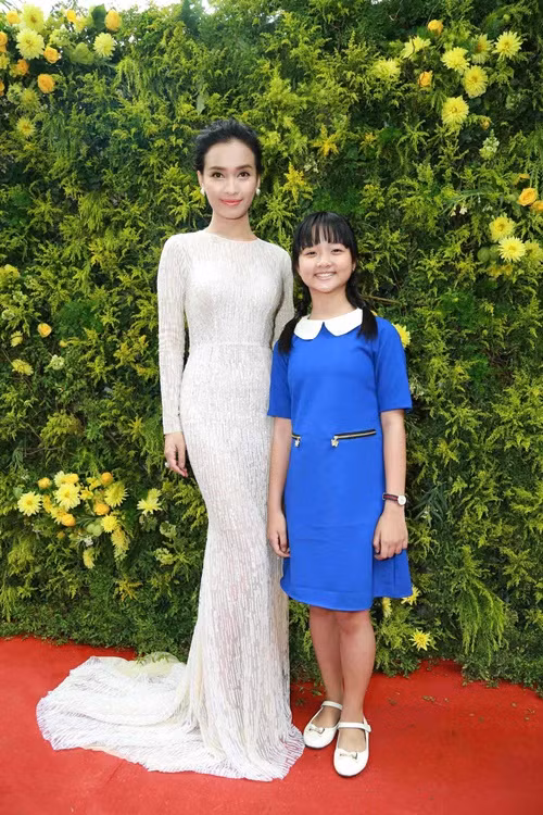 Ái Phương diện nguyên cây hàng hiệu trị giá 1,5 tỷ đồng - Ảnh 3