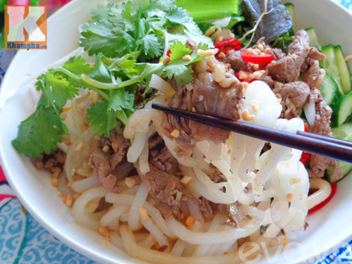 doi vi bua sang voi banh canh tron thit bo - 9