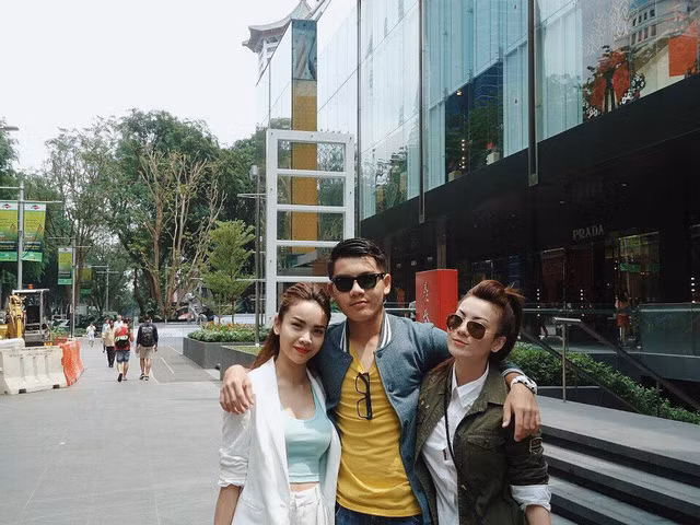  Em trai của Yến Trang - Yến Nhi trông ngày càng chững chạc và bảnh bao. 