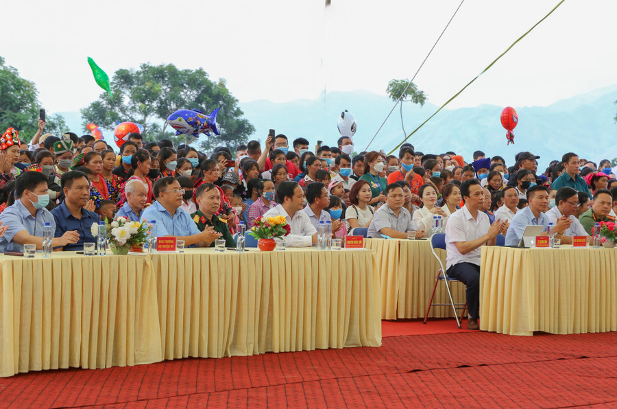 Chương trình văn hóa, văn nghệ, giao lưu thể thao dân tộc được các địa phương đồng loạt tổ chức. Chương trình văn hóa, văn nghệ, giao lưu thể thao dân tộc được các địa phương đồng loạt tổ chức.