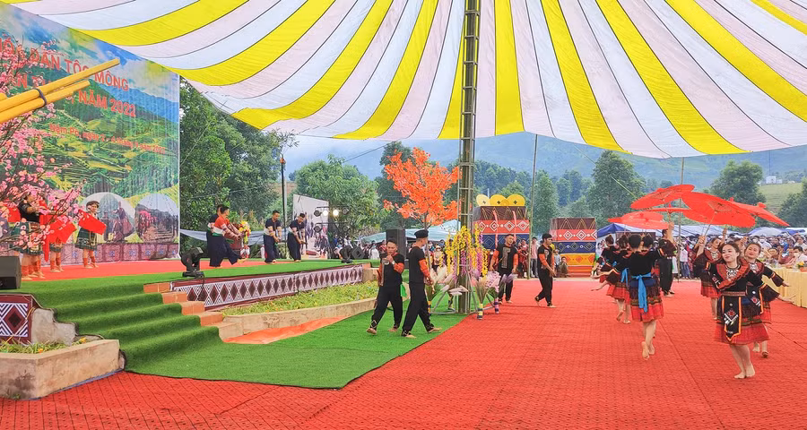 Đây là dịp để bà con phô diễn các nét đẹp trong văn hóa cộng đồng dân tộc Mông bản địa.