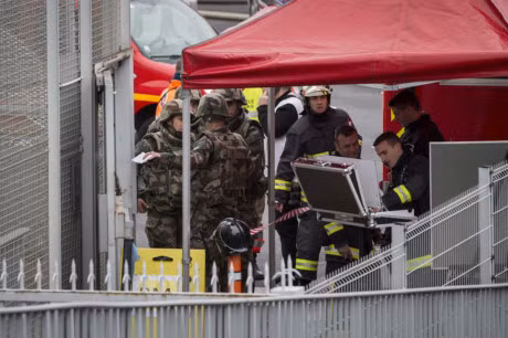 Them vu tan cong bat ngo tai Paris, ke cuop sung bi tieu diet tai cho - Anh 7