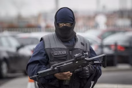 Them vu tan cong bat ngo tai Paris, ke cuop sung bi tieu diet tai cho - Anh 8