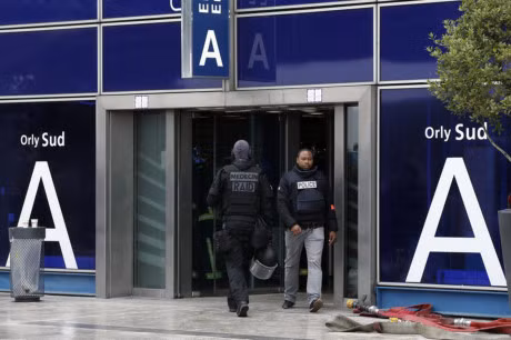 Them vu tan cong bat ngo tai Paris, ke cuop sung bi tieu diet tai cho - Anh 3