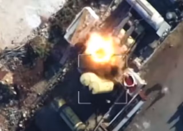 Hình ảnh nhà máy của khủng bố bị UAV Nga tấn công.