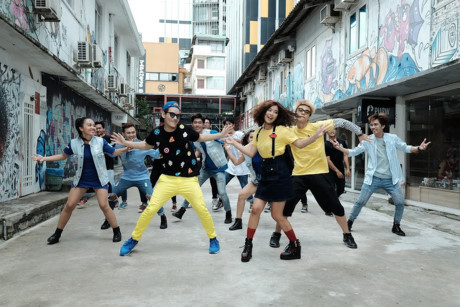Hoàng Yến Chibi nhí nhảnh tại hậu trường quay clip Dance mới - Ảnh 3 Hoang Yen Chibi nhi nhanh tai hau truong quay clip Dance moi - Anh 3