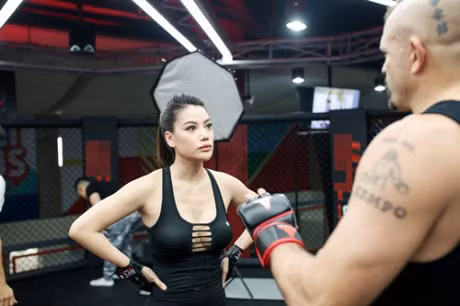 Truong Ngoc Anh mac goi cam di tap vo, 