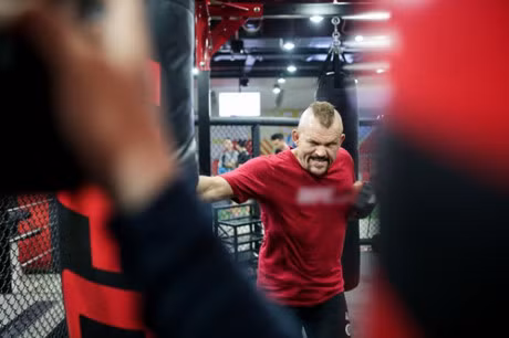 Truong Ngoc Anh mac goi cam di tap vo, 