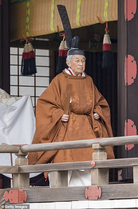 Nhật hoàng Akihito đã tham dự buổi lễ tại Nhà thờ Hoàng gia - Kashikodokoro, Koreiden và Shinden - nằm trong khuôn viên của Cung điện Hoàng gia ở Tokyo. Nhật hoàng Akihito đã tham dự buổi lễ tại Nhà thờ Hoàng gia - Kashikodokoro, Koreiden và Shinden - nằm trong khuôn viên của Cung điện Hoàng gia ở Tokyo.