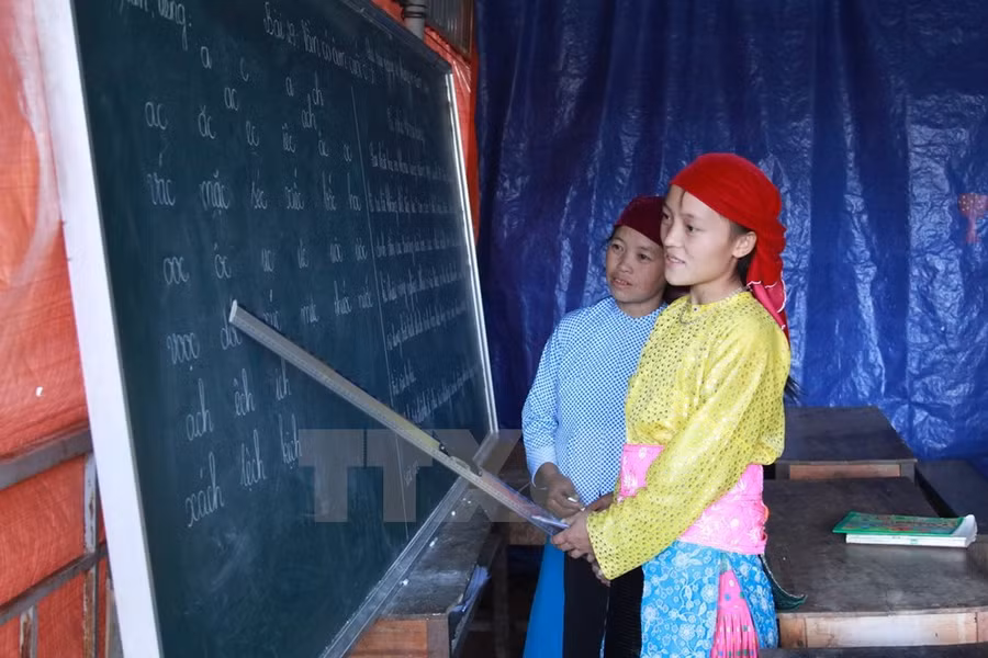 Lớp học xóa mù trên Cao nguyên đá