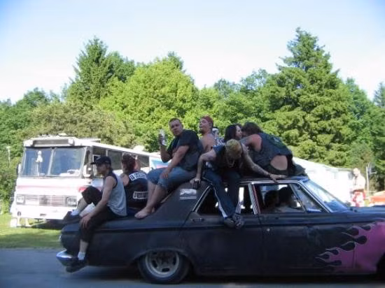 Những thú chơi xe khác người trên thế giới