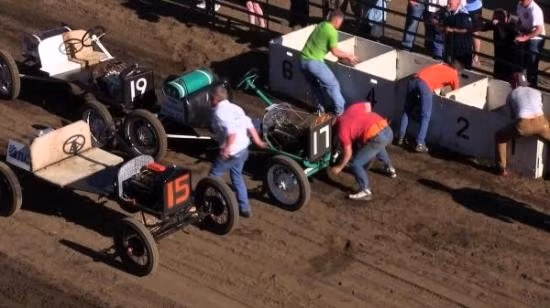 Những thú chơi xe khác người trên thế giới