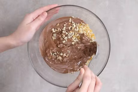 Bat ngo voi mon banh socola mi an lien ngon mien che - Anh 5