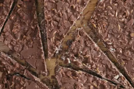 Bat ngo voi mon banh socola mi an lien ngon mien che - Anh 7