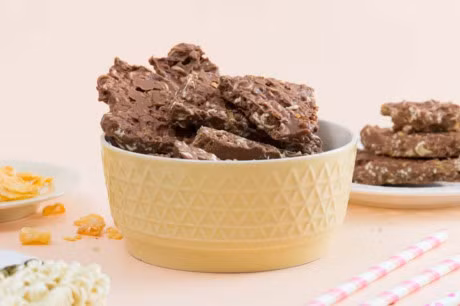 Bat ngo voi mon banh socola mi an lien ngon mien che - Anh 8