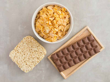 Bất ngờ với món bánh socola mì ăn liền ngon miễn chê - Ảnh 2 Bat ngo voi mon banh socola mi an lien ngon mien che - Anh 2