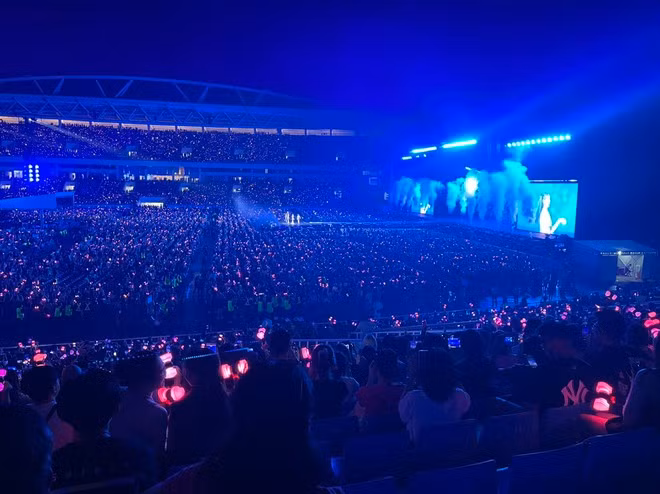 Đêm nhạc hoành tráng cả về hiệu ứng âm thanh, ánh sáng.