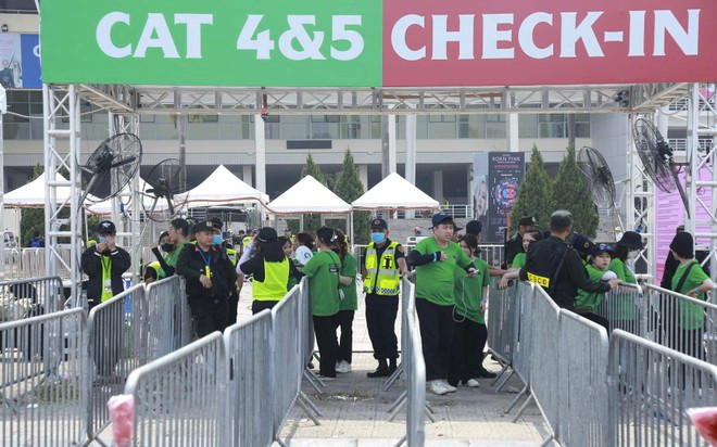 Lực lượng Công an Hà Nội và các đơn vị phối hợp ứng trực bảo vệ đêm nhạc từ 13h30 chiều 29/7.