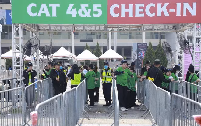 Lực lượng Công an Hà Nội và các đơn vị phối hợp ứng trực bảo vệ đêm nhạc từ 13h30 chiều 29/7.