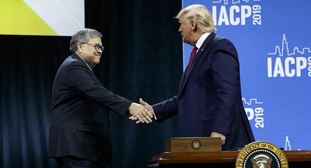 TT Donald Trump và ông William Barr.