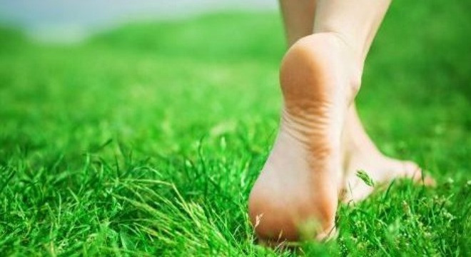 Điều “kỳ lạ” gì sẽ xảy ra nếu bạn đi chân trần 5 phút mỗi ngày?