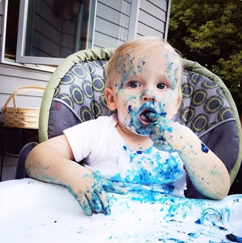 Ảnh bé an bánh lem lúoc vùa yeu vùa cuoi dau bung-Hinh-8