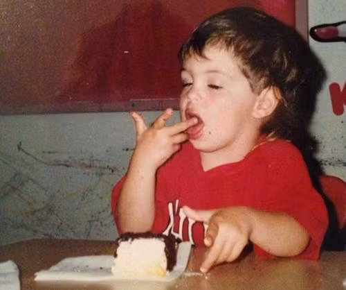 Ảnh bé an bánh lem lúoc vùa yeu vùa cuoi dau bung-Hinh-5