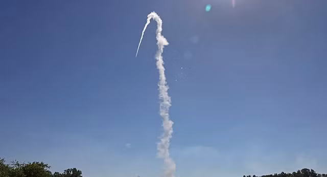 Hệ thống Vòm sắt của Israel chặn tên lửa.